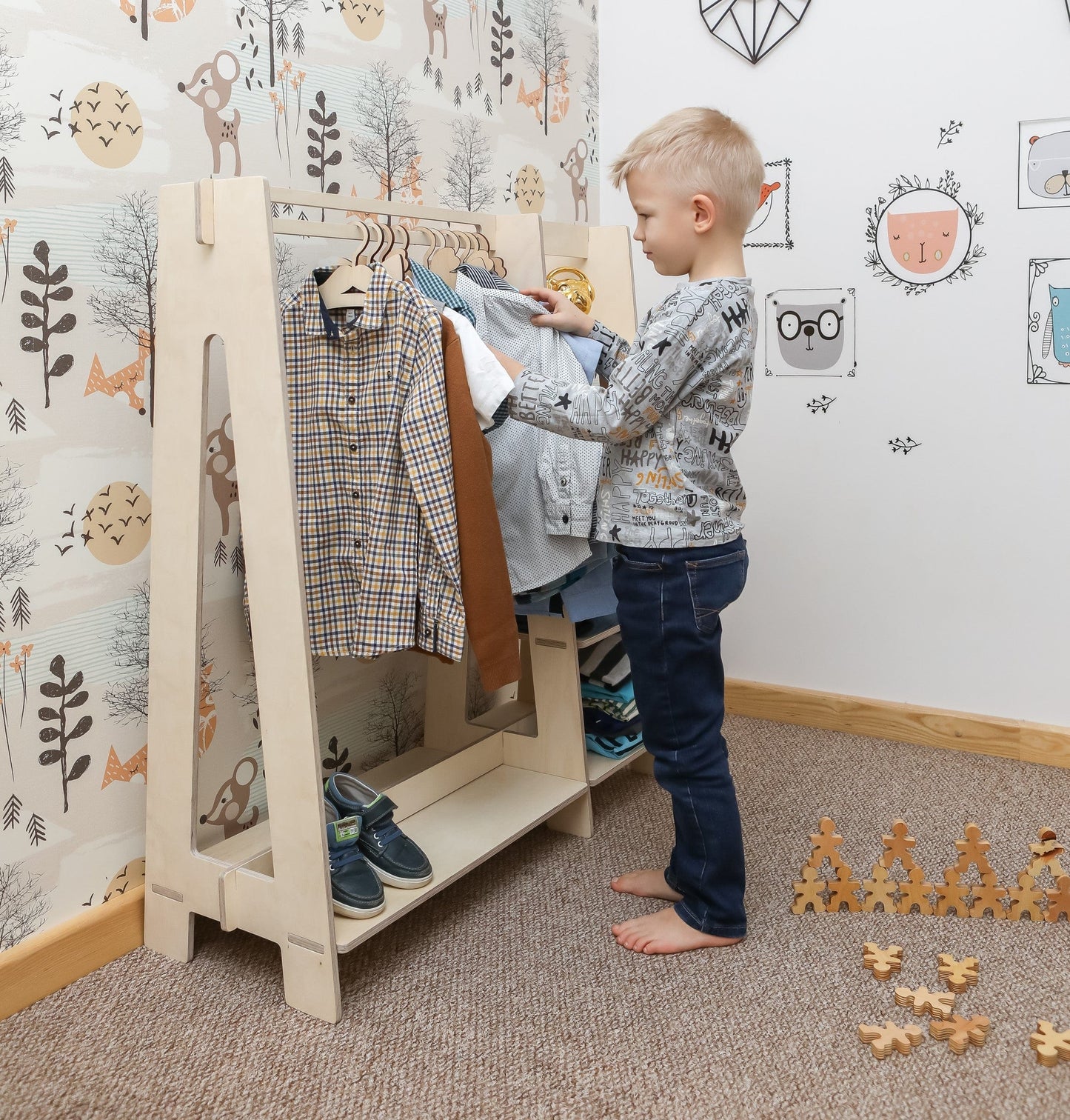 Montessori House Bed Clothing Rack with Shelves for Toddlers