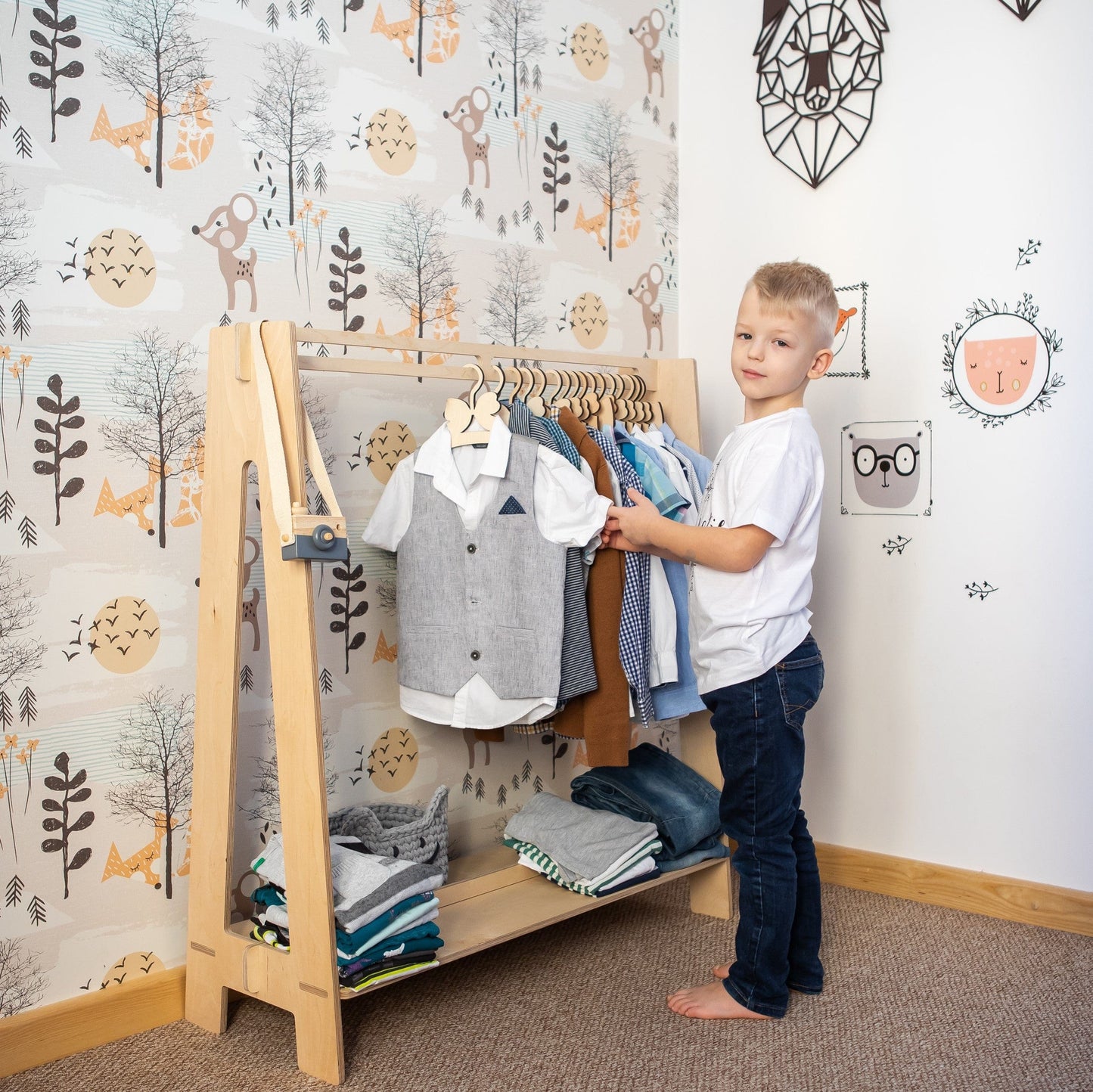 Montessori House Bed Toddlers Clothing Rack for Hangers