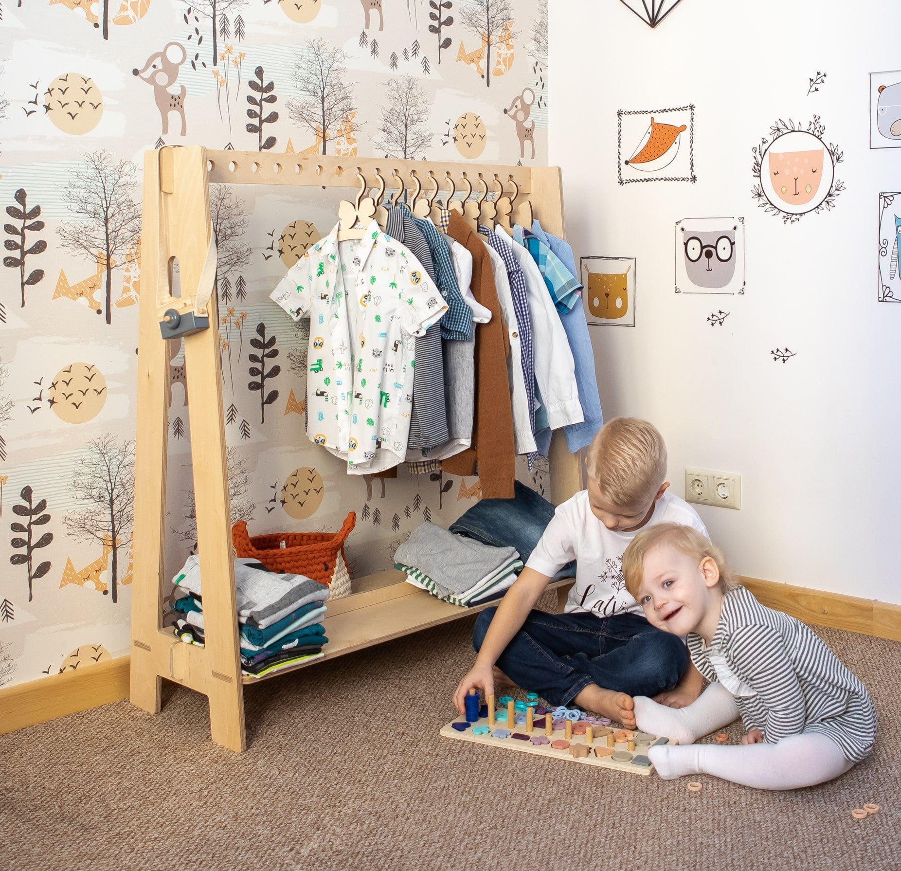 Montessori House Bed Toddlers Clothing Rack for Hangers ver 2